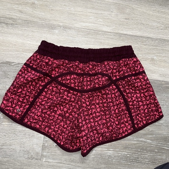 Lululemon Tracker Short III *4-way Stretch size 6 - Picture 7 of 12
